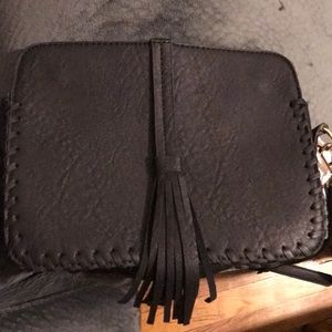 💁🏽♀️‼️Black Tassel Crossbody Purse🖤